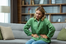 woman experiencing abdominal pain